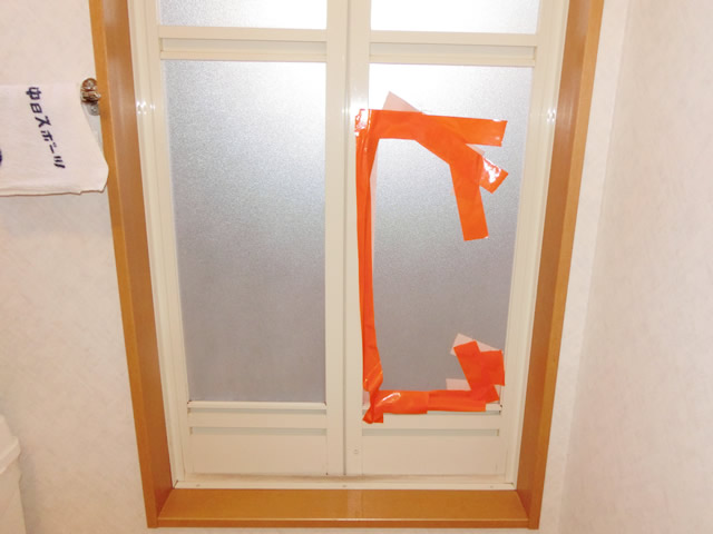 浴室中折れドアの樹脂パネル交換　名古屋市緑区
